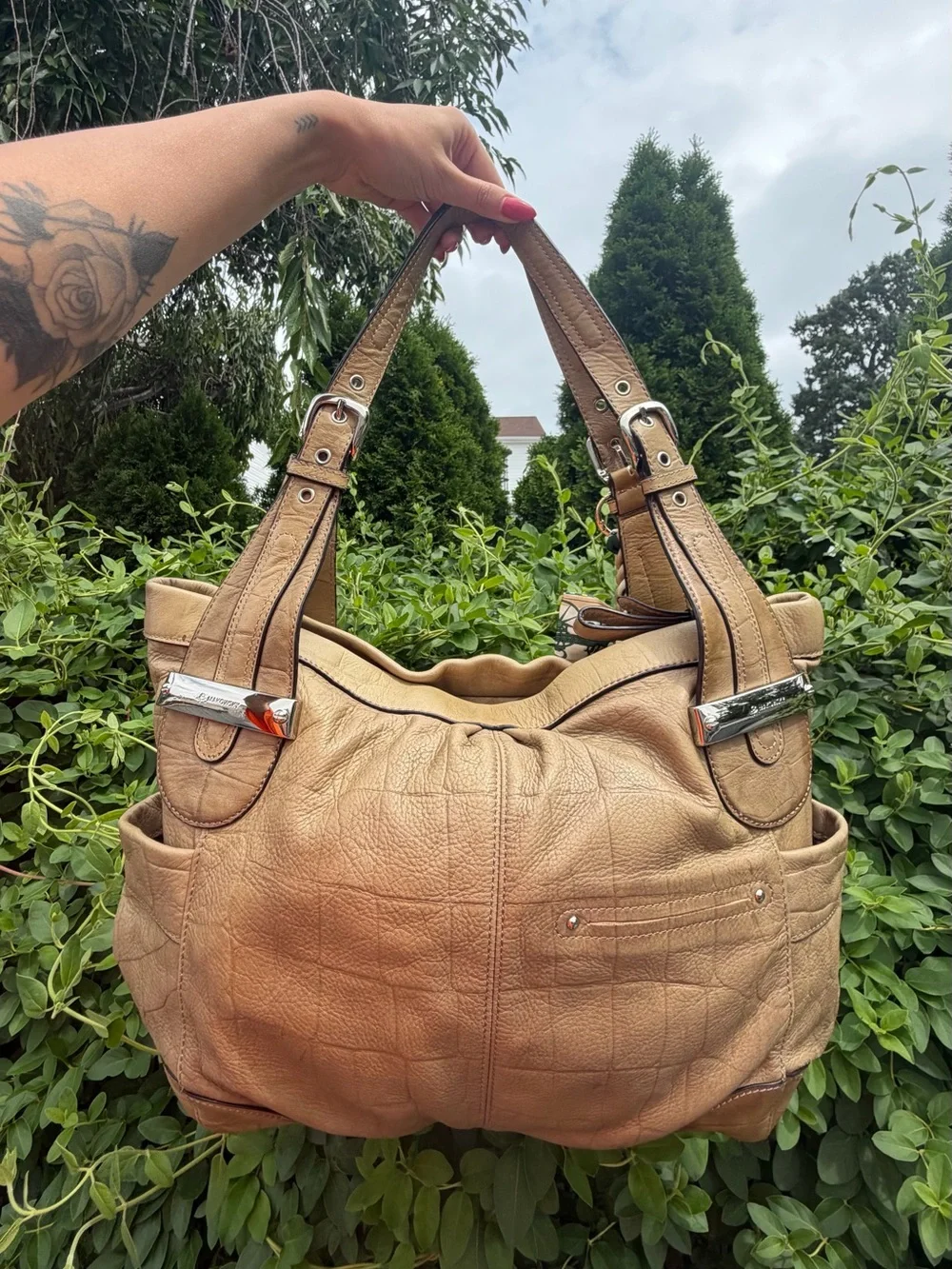 B. Makowsky Croc Embossed Leather Boho Shoulder Bag Large Tan Taupe Hobo Purse